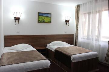 Фото номера Standard Double or Twin Room Building B with River View Отель Hotel Class г. Брезой 3